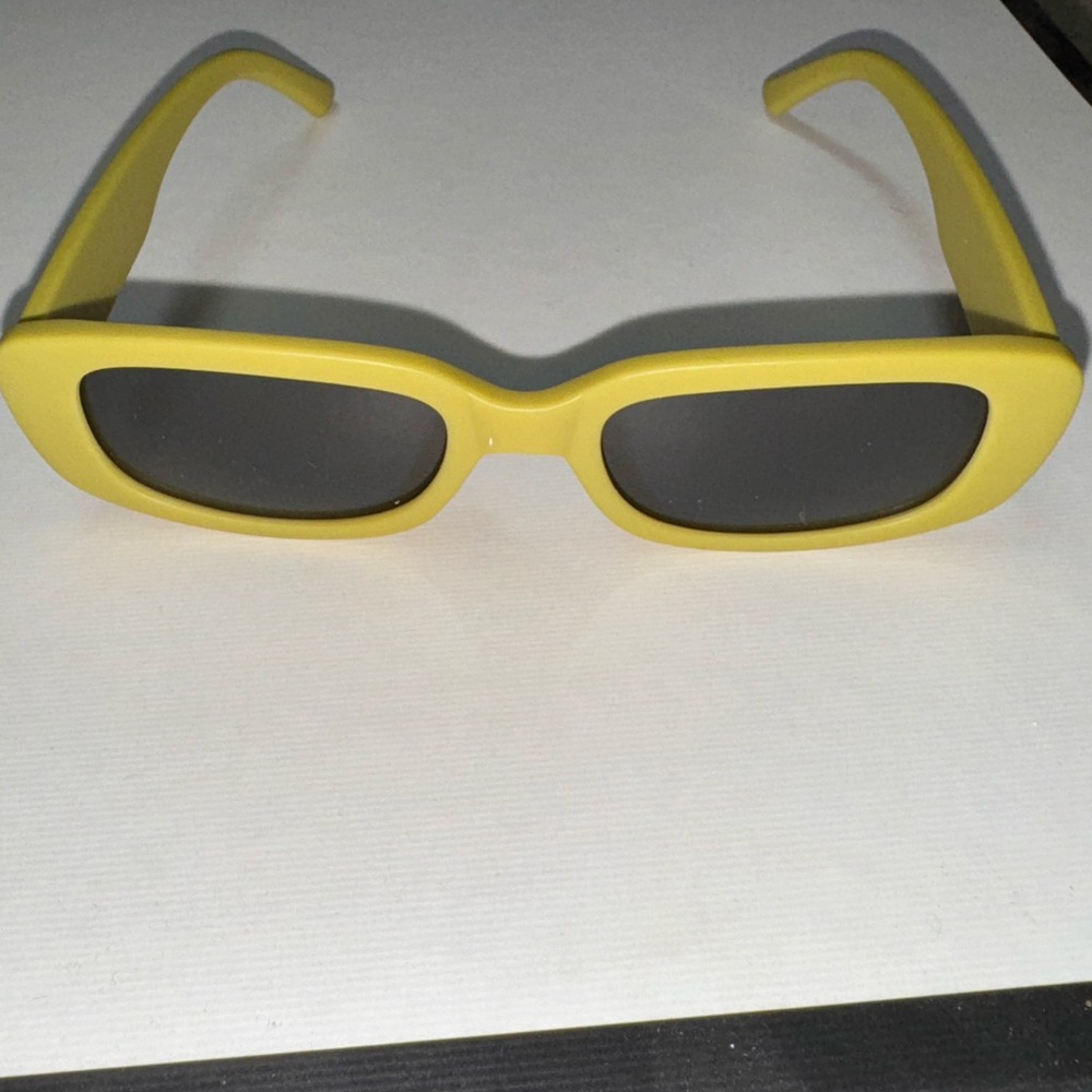 Greenish yellow modern style sunglasses NEW